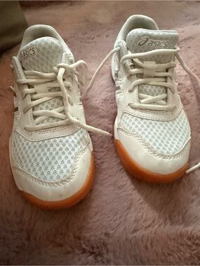 ASICS Kids Court Sneakers size 3 /volleyball/basketball